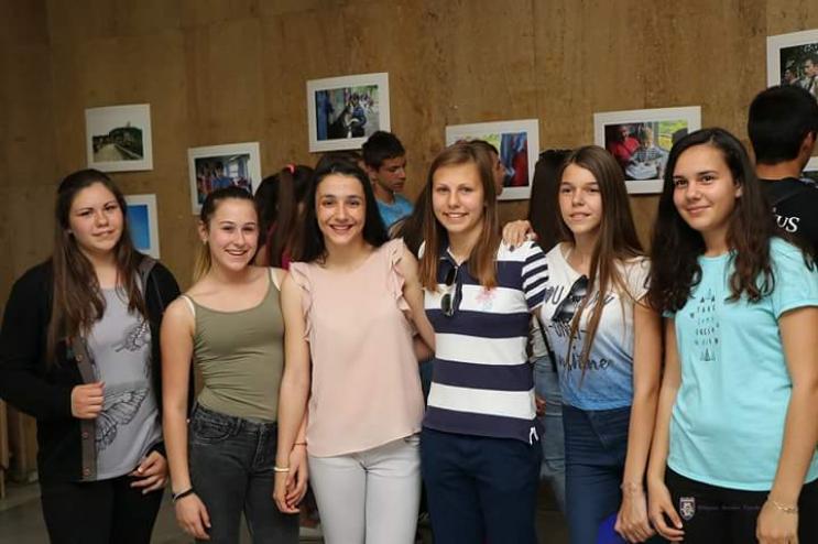 Ученичка от Велико Търново подреди първата си фотоизложба