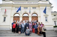 Възрастни спортисти от Свищов гостуваха в Парламента по покана ...
