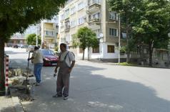 Местят пешеходната пътека край читалище „Искра” за подобряване ...