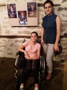 Млада фотографка от Елена организира изложба в помощ на болно м...