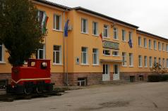 Областният управител проведе среща с директора на Професионална...