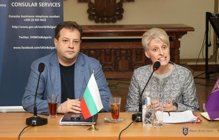 Даниел Панов се срещна с британския посланик Ема Хопкинс и британската общност във великотърновско