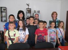 Ученици от НУ „Цани Гинчев” посетиха Община Лясковец