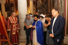 Литургия за Спасовден събра българи и чужденци на върха на Царе...