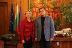 Проучват възможностите за партньорство между Велико Търново и а...