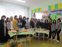 Десет поредни години учителки от Лясковец даряват храна на бедн...
