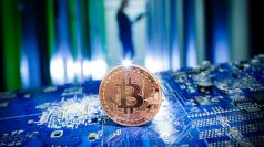  НАП проверява търгуващите с криптовалути