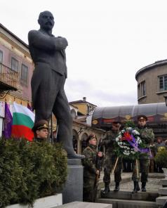 С военен ритуал отбелязаха 165-годишнината от рождението на гол...