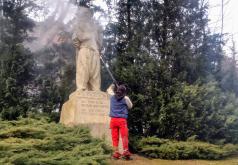 Паметникът на Васил Левски във Велико Търново бе основно почист...