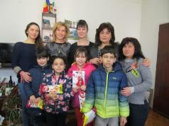 Деца от СУ „Максим Райкович” подариха на кмета д-р Ивелина Гецо...