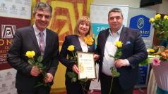 Зонта клуб отличи с грамота за партньорство инж. Добромир Добре...
