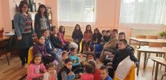 Ученици от СУ „Георги Измирлиев“ направиха дарение