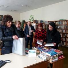 Общинските съветници от ГЕРБ дариха книги на библиотеката към Н...