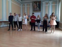 ​Хуманитарна гимназия изпрати своите абитуриенти  от специалнос...