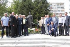 В Горна Оряховица вече има паметник на Атанас Буров