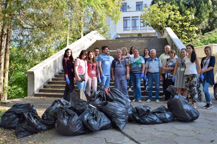 Областна администрация се включи в кампанията „Да изчистим България заедно“
