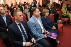 Чуждестранни инвеститори от автомобилната индустрия и електрони...
