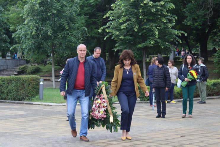 В Лясковец поднесоха цветя за Ботев и всички загинали борци за свобода