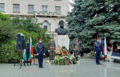Велико Търново се преклони пред паметта на великия Ботев