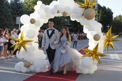 257 абитуриенти минаха по червения килим в Горна Оряховица 