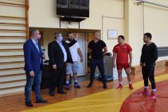 Борците на СКБ „Локомотив“ посрещнаха местната управа в трениро...