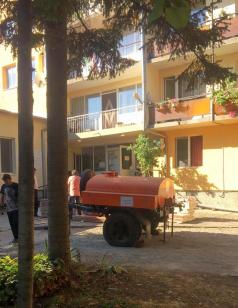 Пет цистерни с вода за битови нужди са осигурени за кварталите ...
