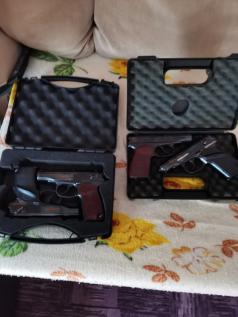 Боен арсенал и наркотици иззеха полицейски служители при спецак...