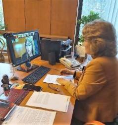 Удължиха онлайн обучението за учениците от гимназиален етап