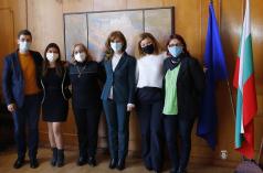 Успешно приключи благотворителната инициатива „С цвете в ръка с...