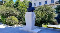 Велико Търново с общоградско преклонение пред паметта на безсмъ...