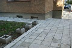 Приемат се заявления от граждани за доставка на тротоарни плочк...
