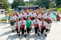 Танцьорите и ръководителите на Лудо младо си спечелиха наград...