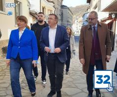 Деница Сачева и проф. Костадин Ангелов: ГЕРБ запази 300 000 раб...