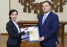 Даниел Панов връчи Академичната награда на отличничката от Вели...