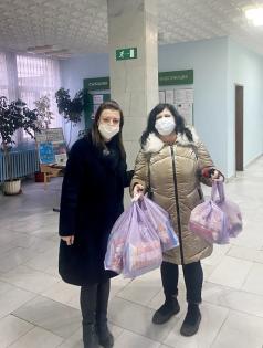 Предпразнична дарителска кампания осъществиха младежите червено...