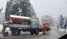 Първостепенна пътна мрежа във Велико Търново е почистена до асф...