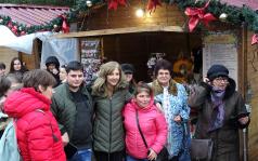 Къщичката „Ние можем“ представя на Коледния базар сръчността на...