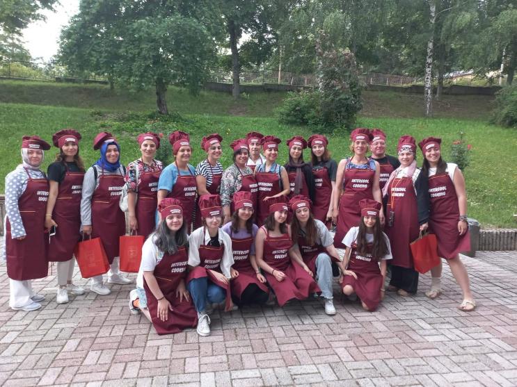 Седмица „INTERCOOL COOKING” събра младежи и кулинарни традиции от Балканите